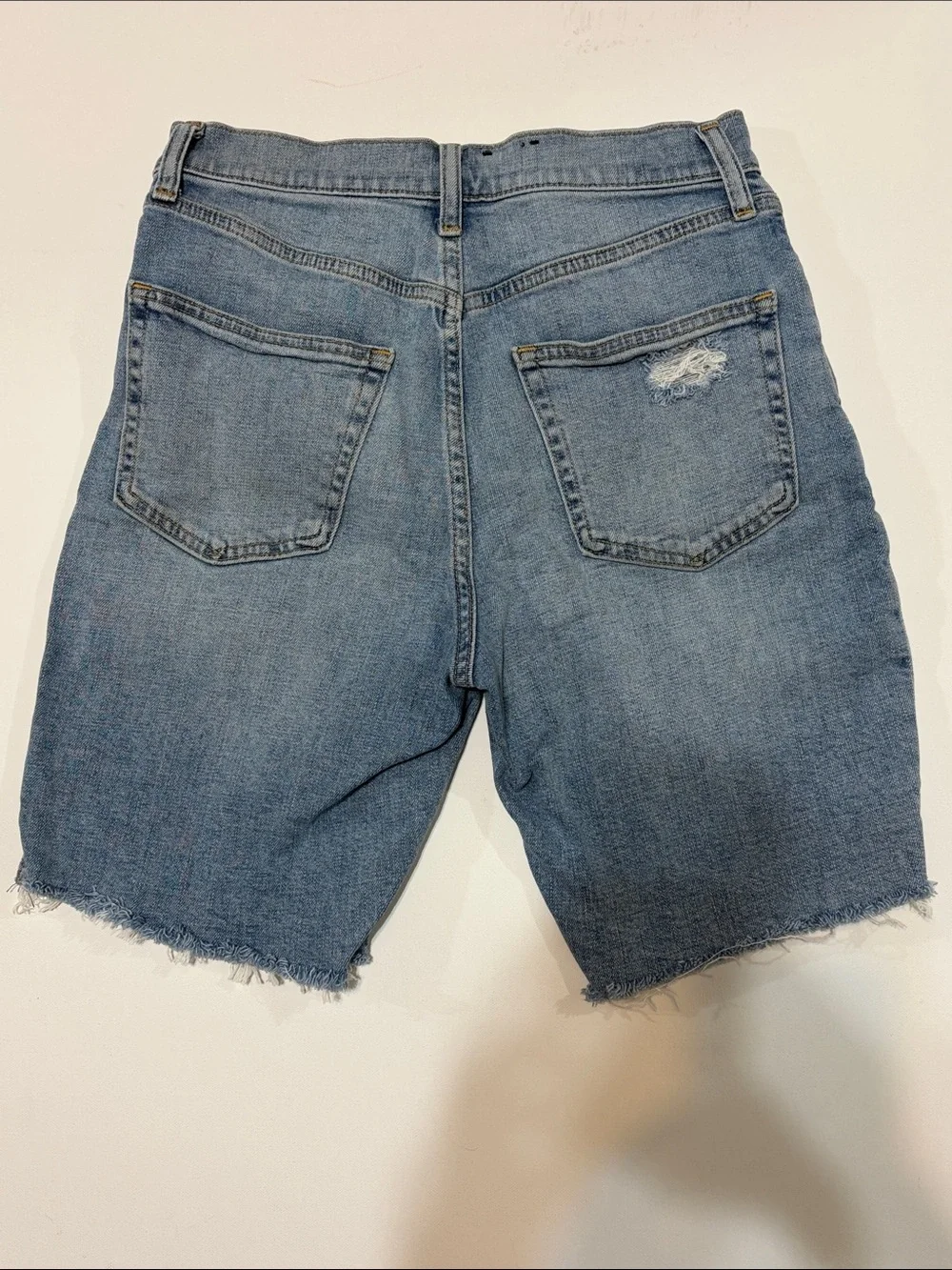 GAP High Rise 9” Bermuda Denim Shorts 27/4R Distressed Raw Hem Side Slits